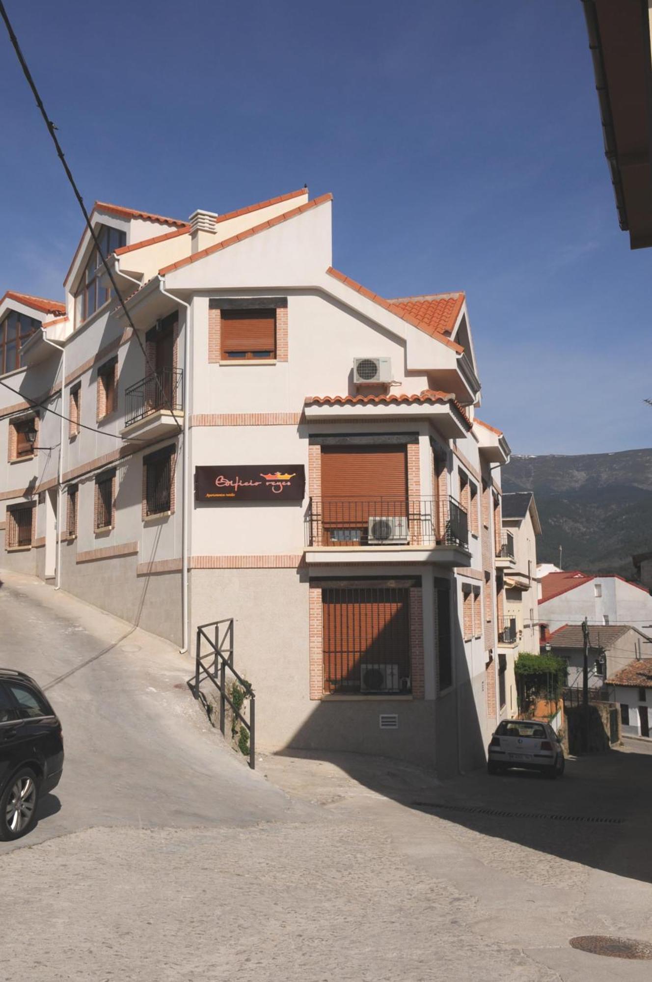 Edificio Reyes Apartment La Adrada Luaran gambar