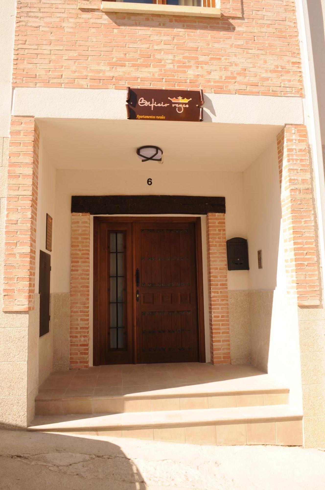 Edificio Reyes Apartment La Adrada Luaran gambar